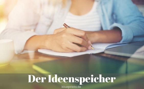 Eine Frau macht Notizen.