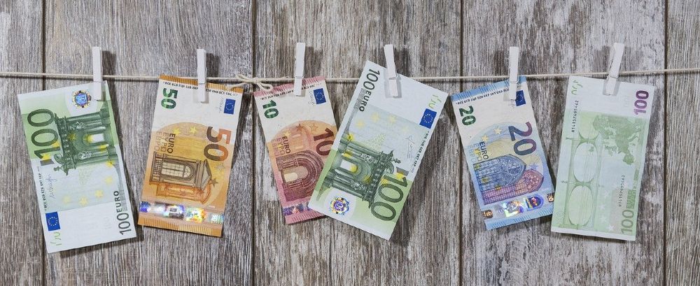 Geldscheine auf der Leine